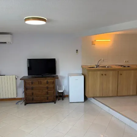 Casa La - Guest Flat By The Pool *